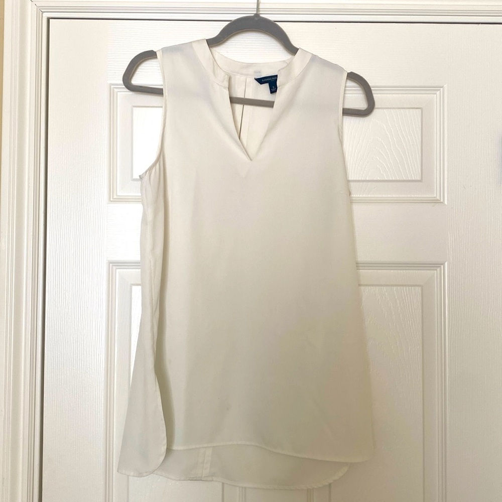 Banana Republic sleeveless blouse. Size S. Excellent condition